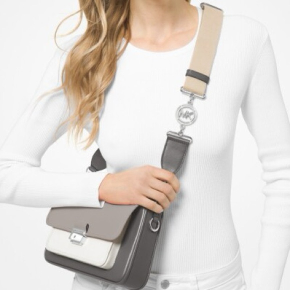 💥 Michael Kors Bradshaw Leather Messenger Bag in Gray/White w/2 Straps, EUC 💥 - Picture 11 of 12